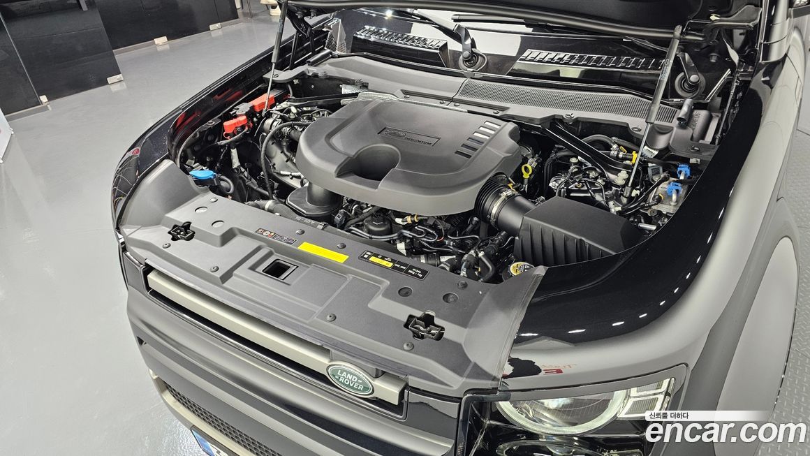 Land Rover Defender 2025