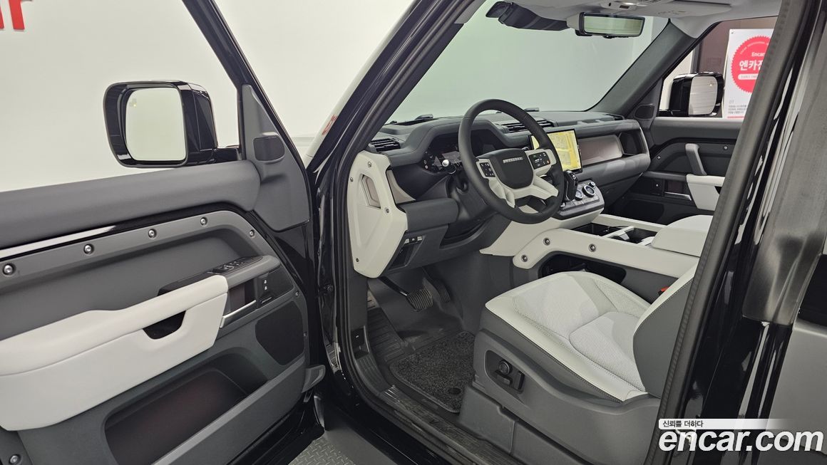 Land Rover Defender 2025
