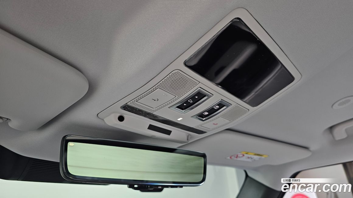 Land Rover Defender 2025