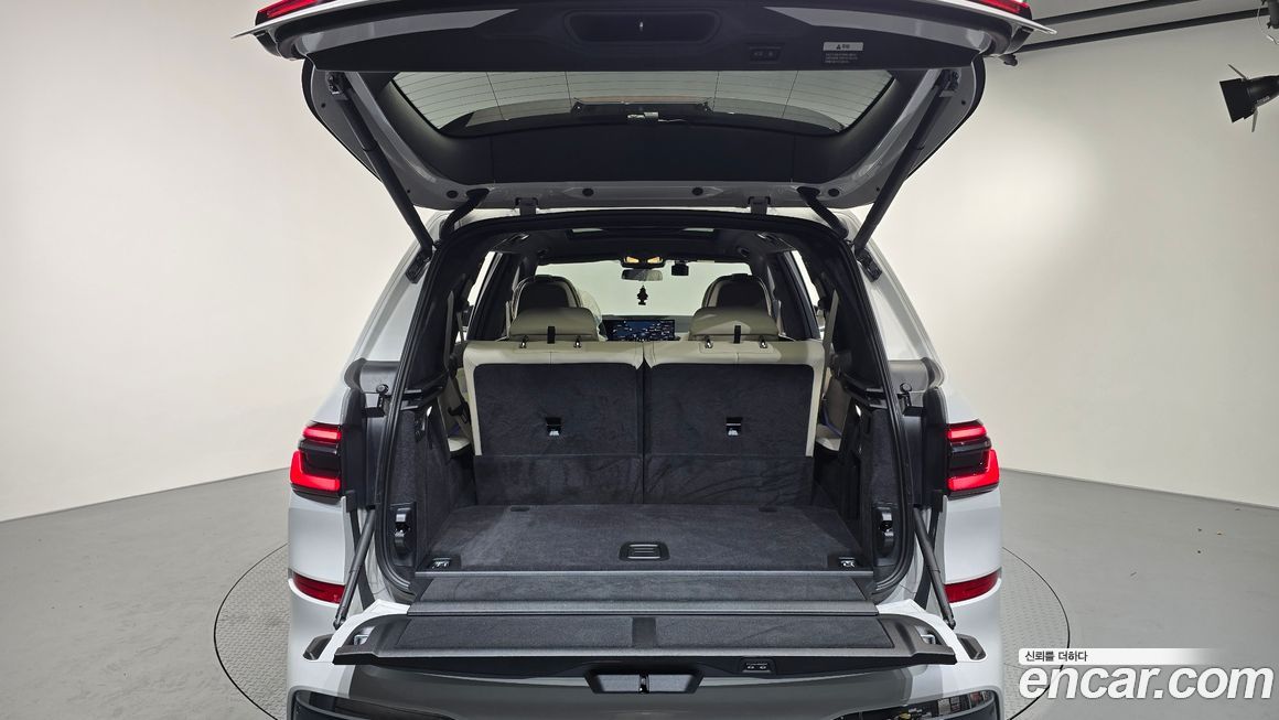 BMW X7 2025