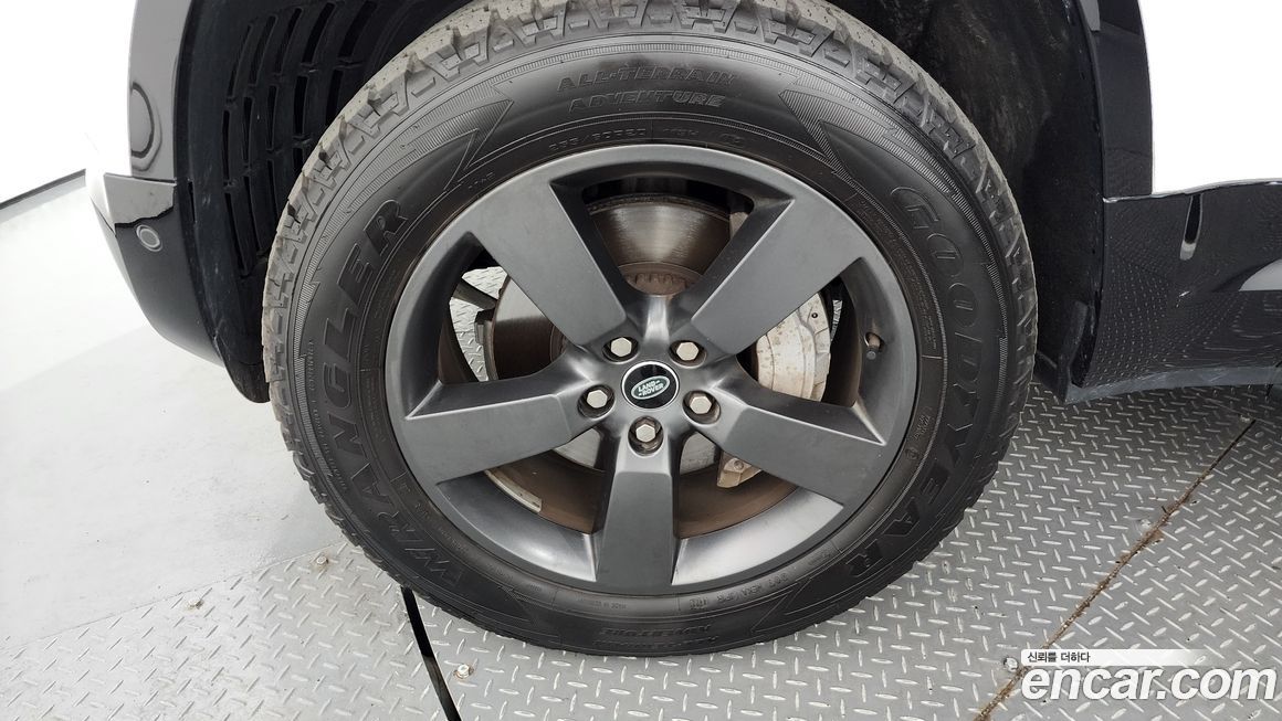 Land Rover Defender 2023