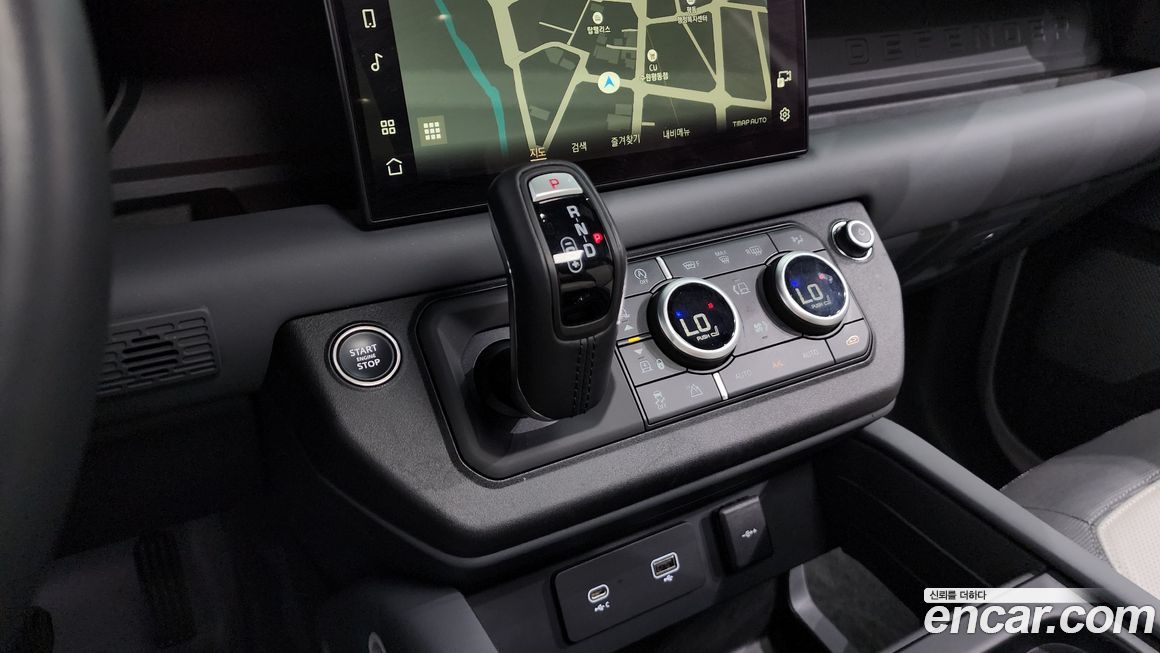 Land Rover Defender 2023