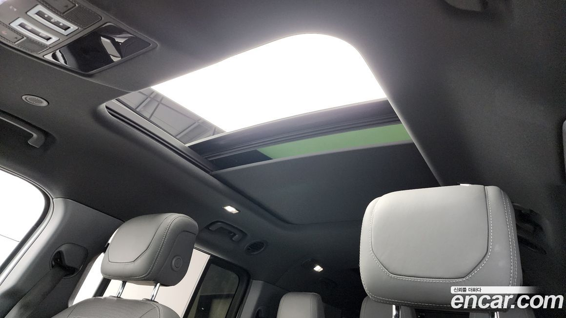 Land Rover Defender 2023