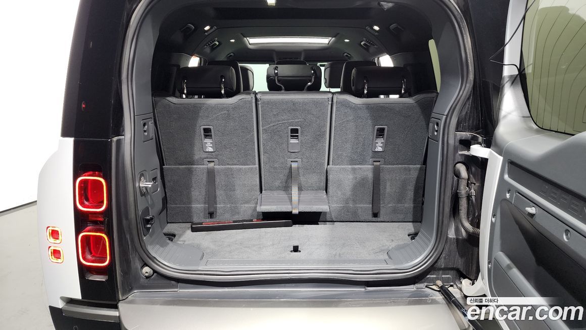 Land Rover Defender 2023