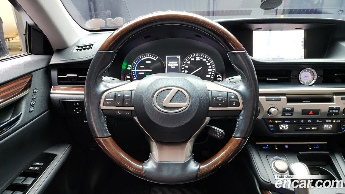 Lexus ES 2016