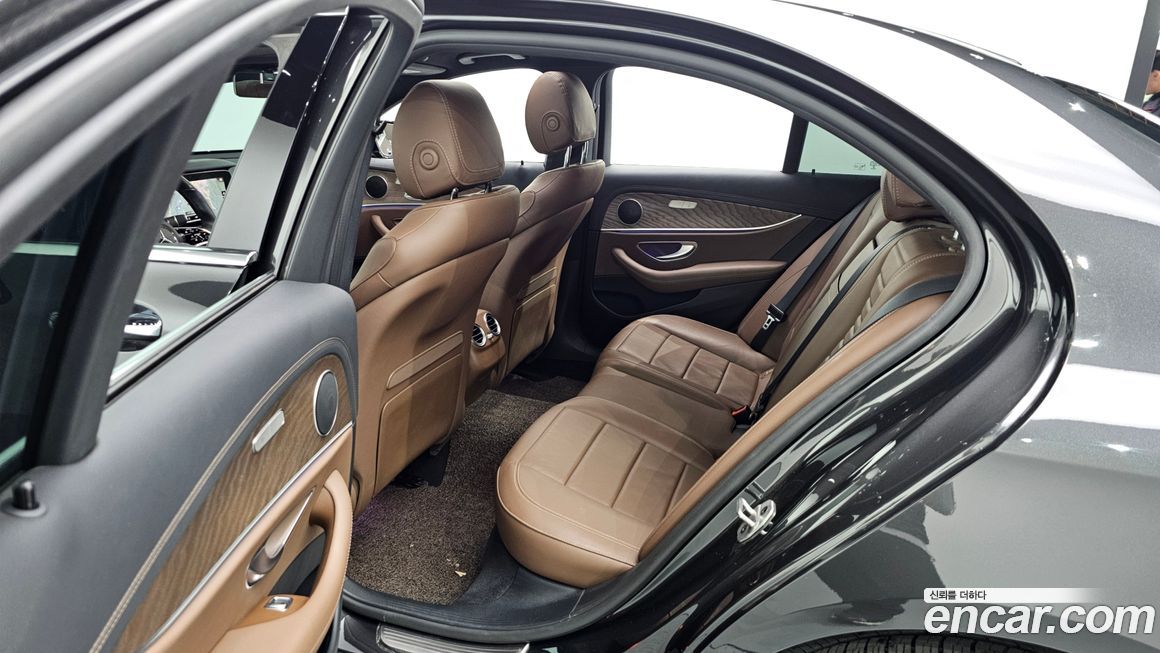 Mercedes-Benz E-Class 2021