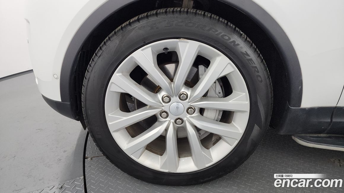 Land Rover Discovery 2022