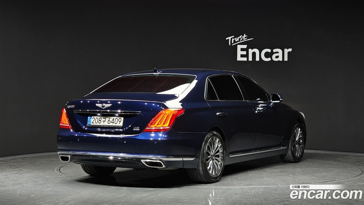 Genesis EQ900 2018