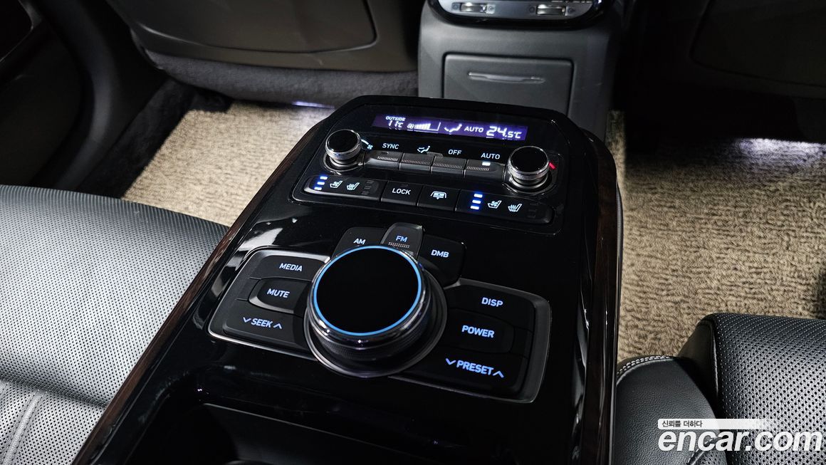 Genesis EQ900 2018