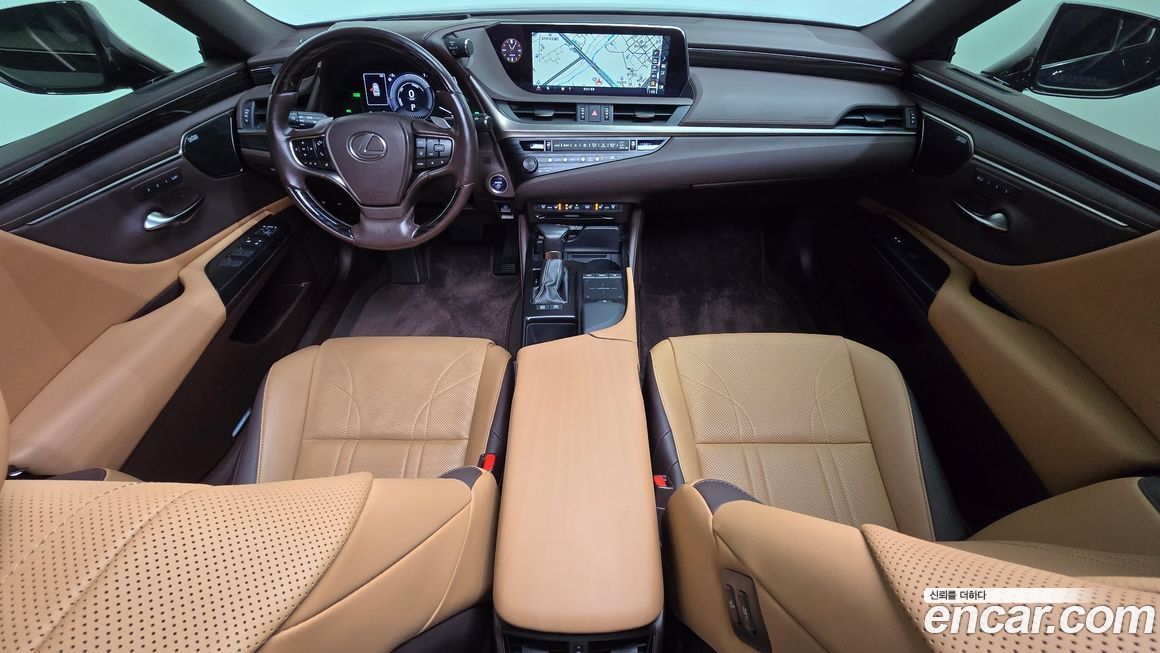 Lexus ES 2020