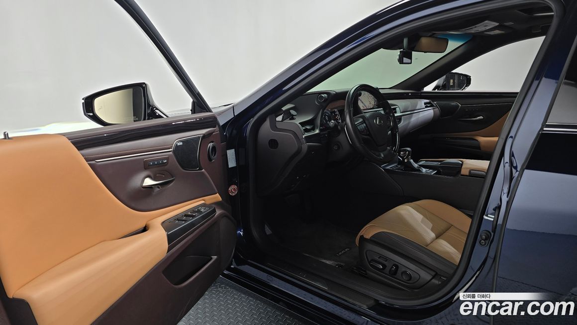 Lexus ES 2020