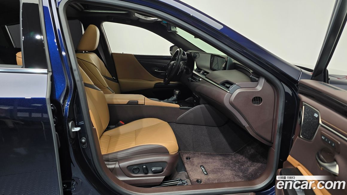 Lexus ES 2020