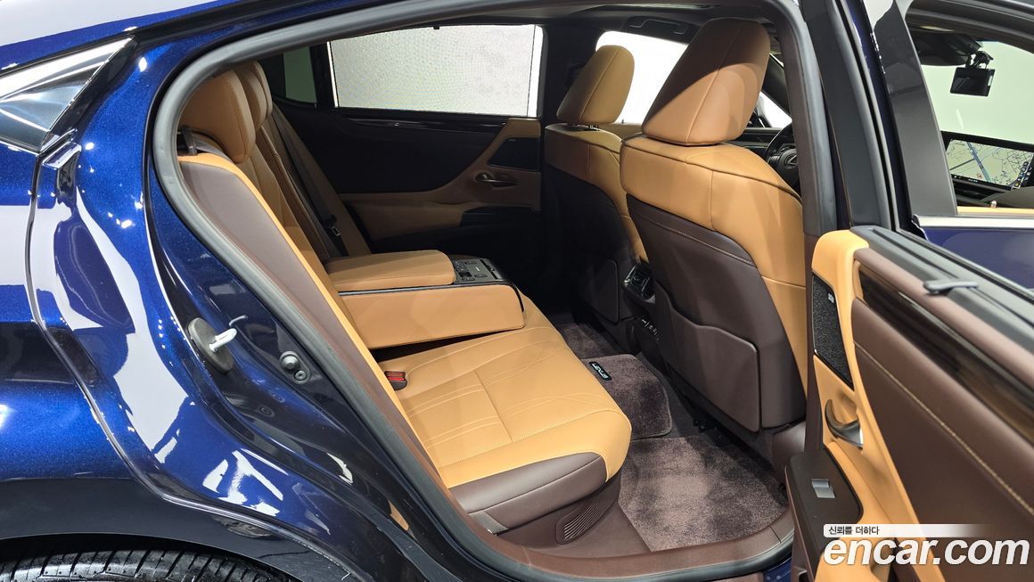 Lexus ES 2020