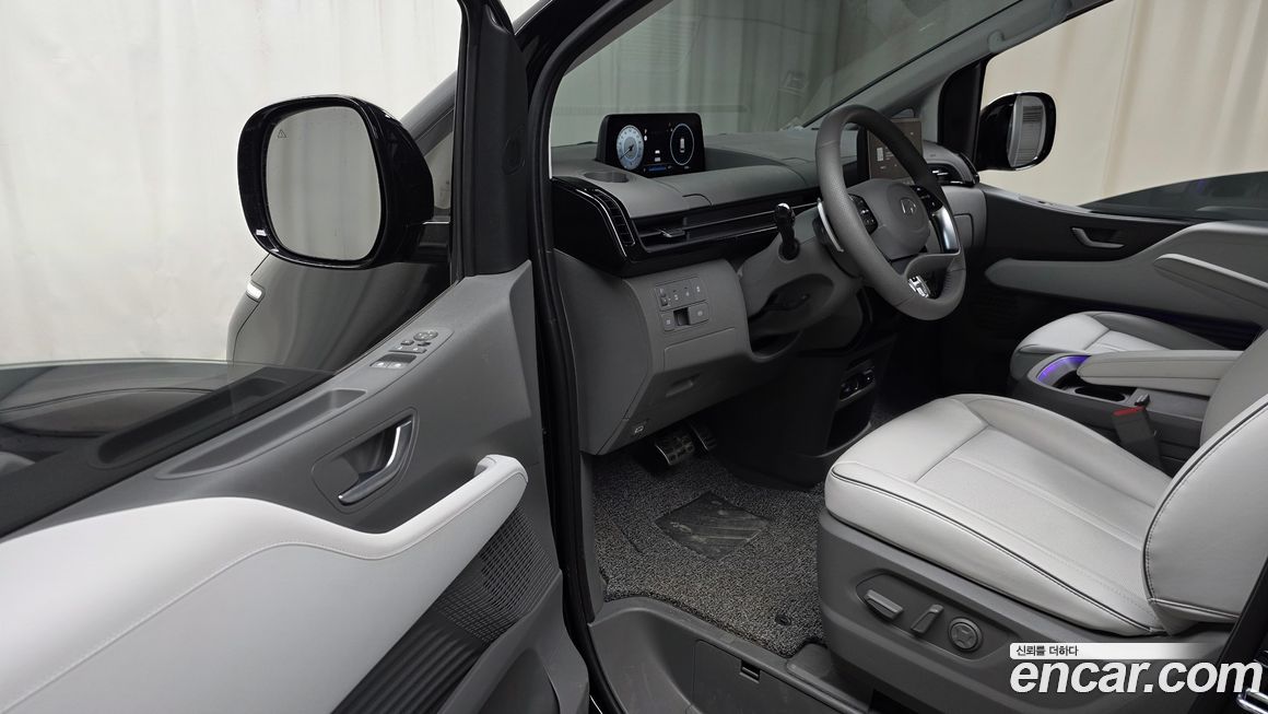 Hyundai Staria 2025