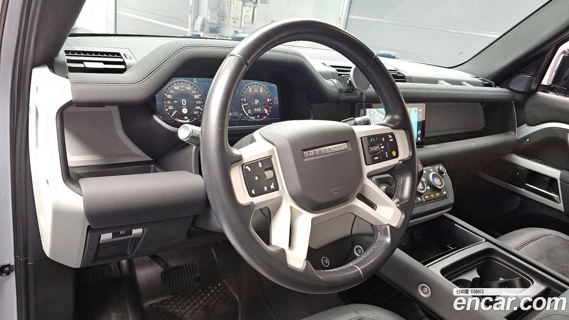 Land Rover Defender 2022