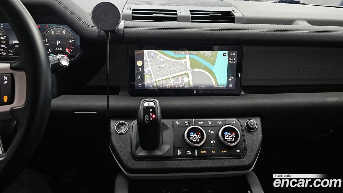 Land Rover Defender 2022