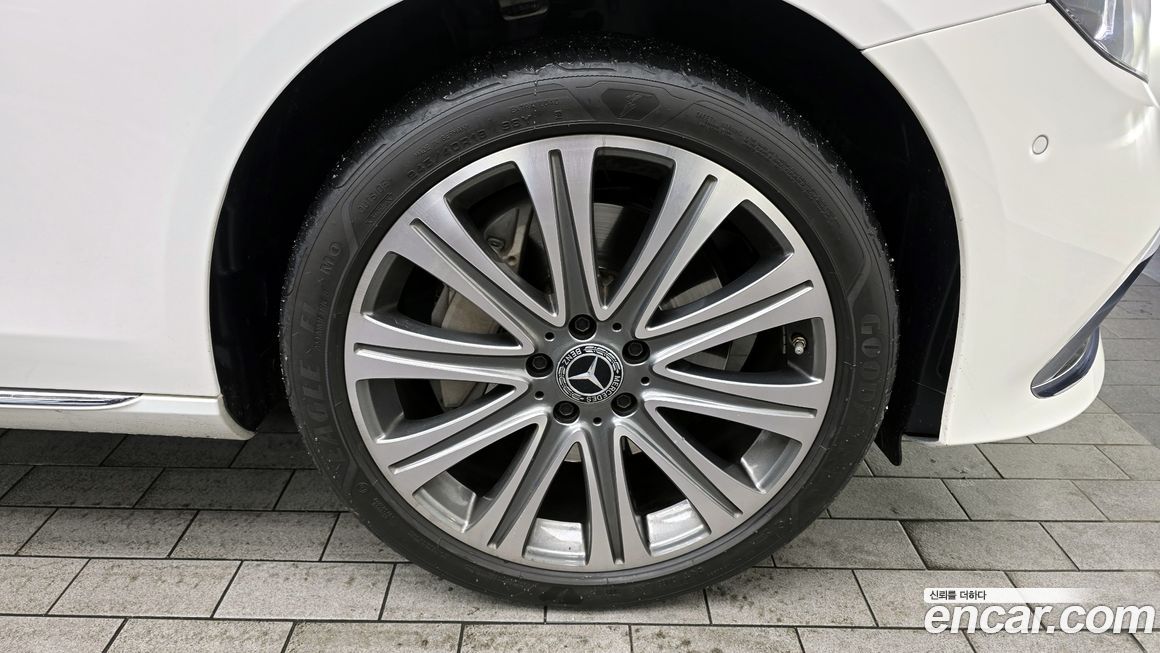 Mercedes-Benz E-Class 2023