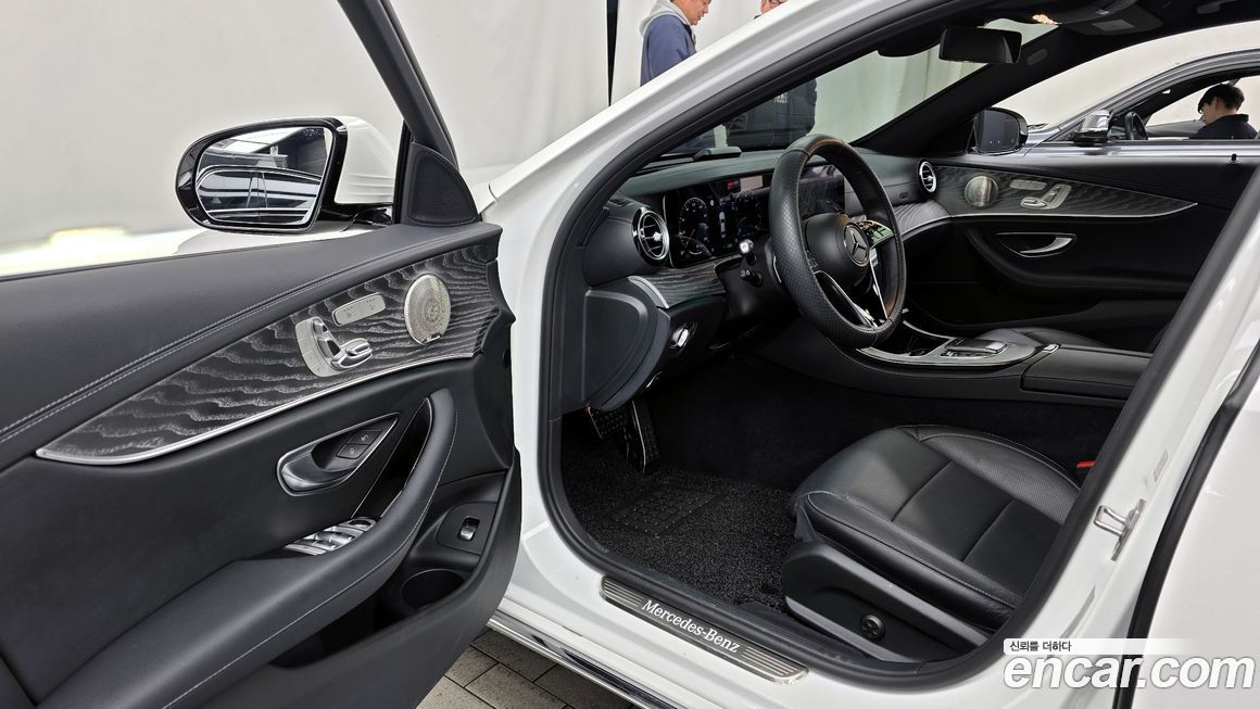 Mercedes-Benz E-Class 2023