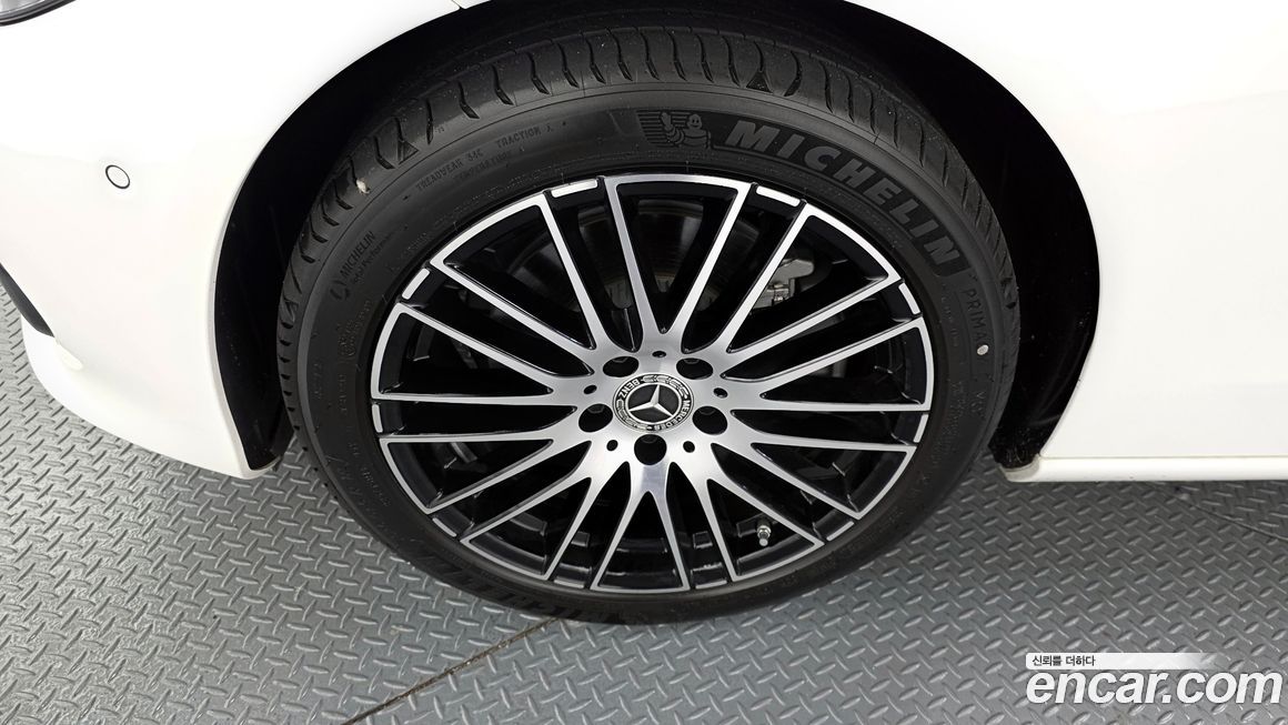 Mercedes-Benz C-Class 2025