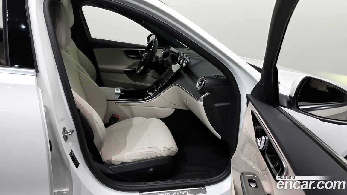 Mercedes-Benz C-Class 2025