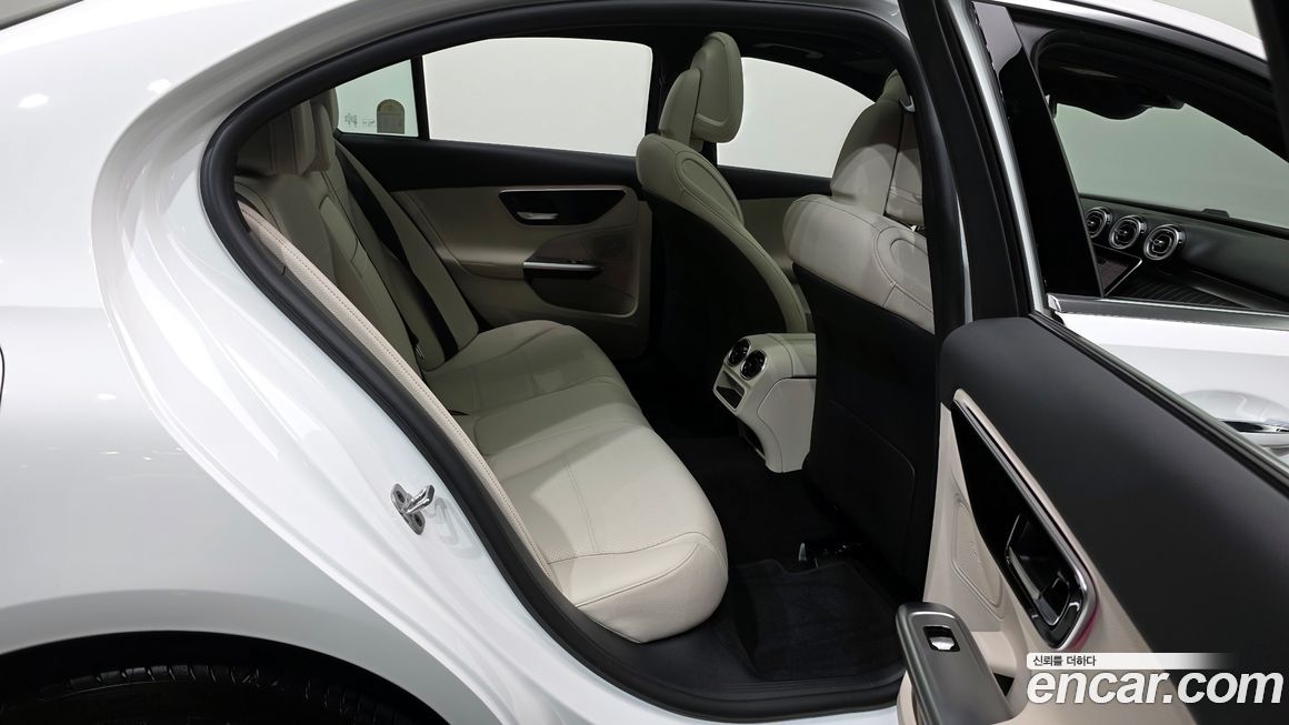 Mercedes-Benz C-Class 2025