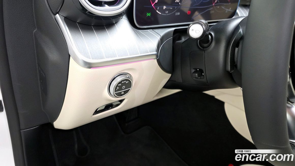 Mercedes-Benz C-Class 2025