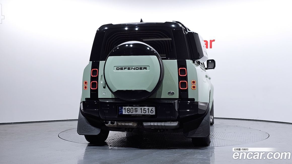 Land Rover Defender 2023