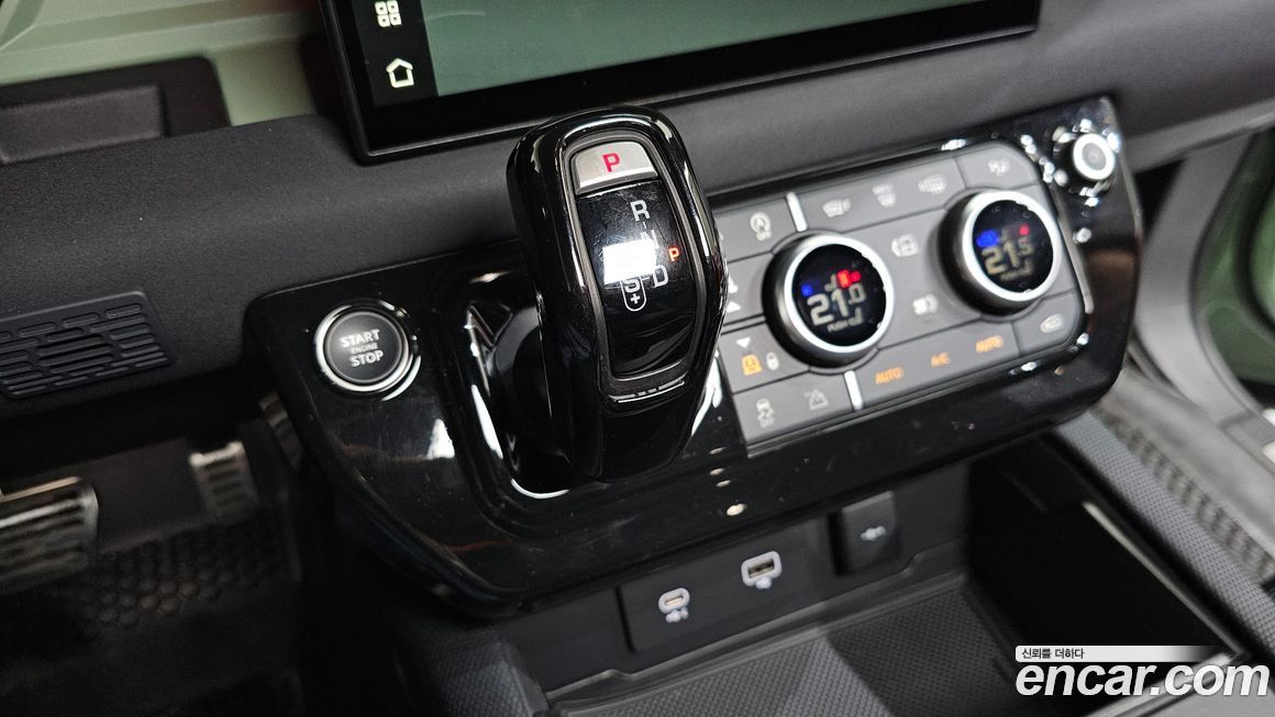 Land Rover Defender 2023