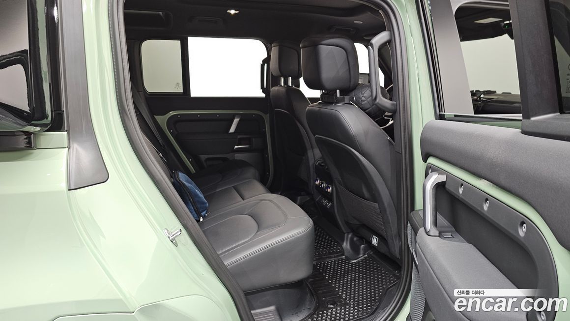 Land Rover Defender 2023