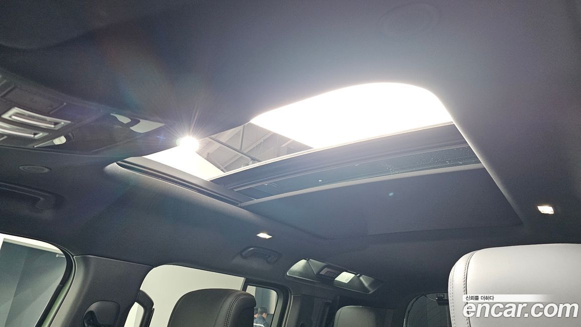 Land Rover Defender 2023