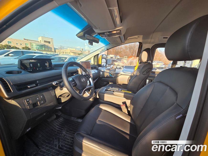 Hyundai Staria 2025