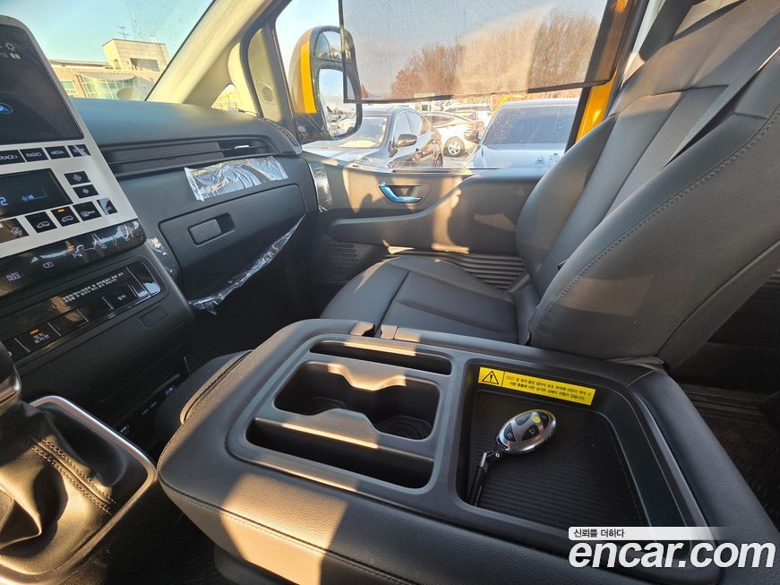 Hyundai Staria 2025