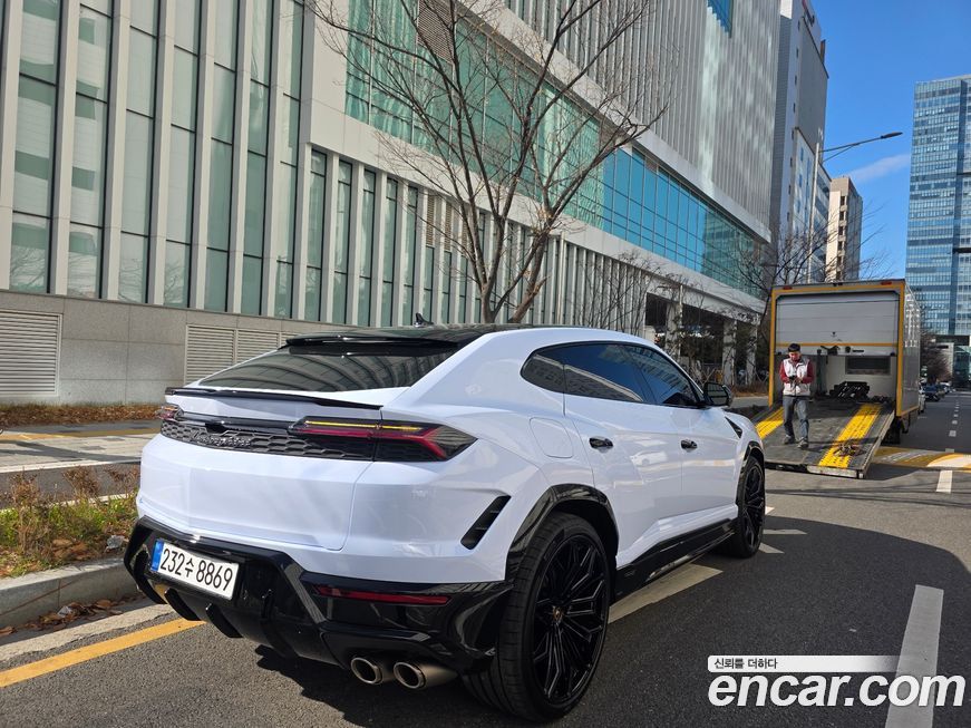 Lamborghini Urus 2025
