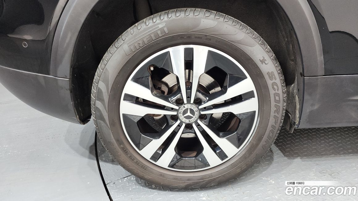 Mercedes-Benz GLB-Class 2021