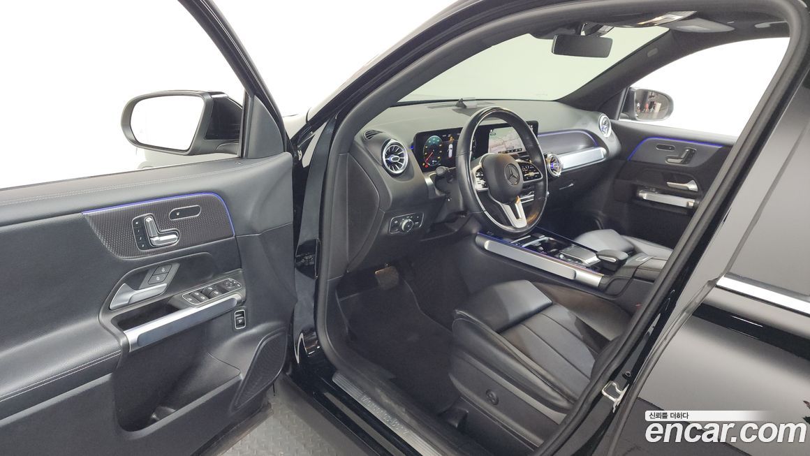 Mercedes-Benz GLB-Class 2021