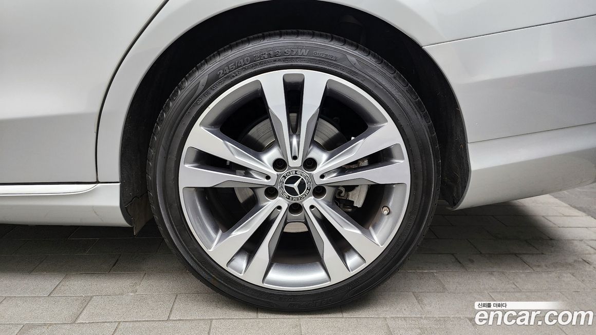 Mercedes-Benz C-Class 2017