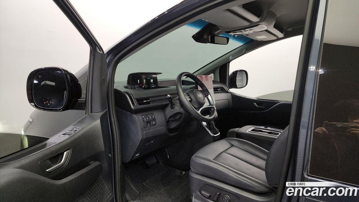 Hyundai Staria 2025