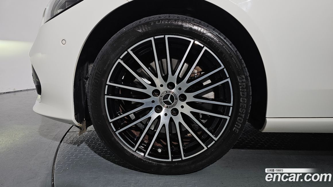 Mercedes-Benz C-Class 2023