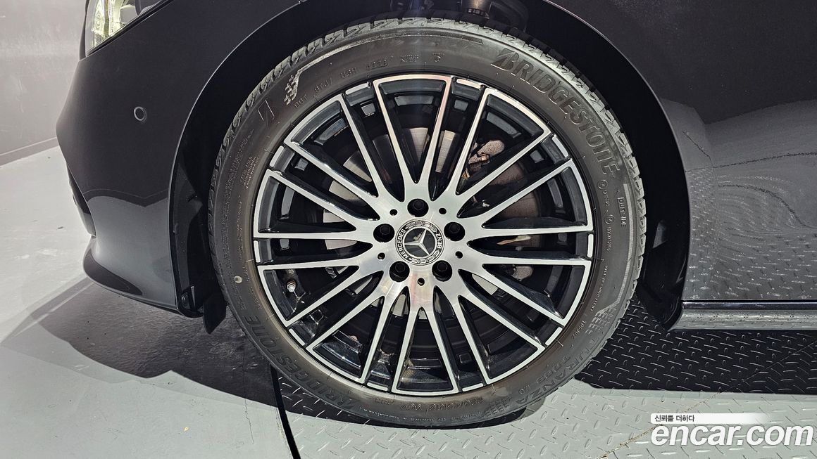 Mercedes-Benz C-Class 2024