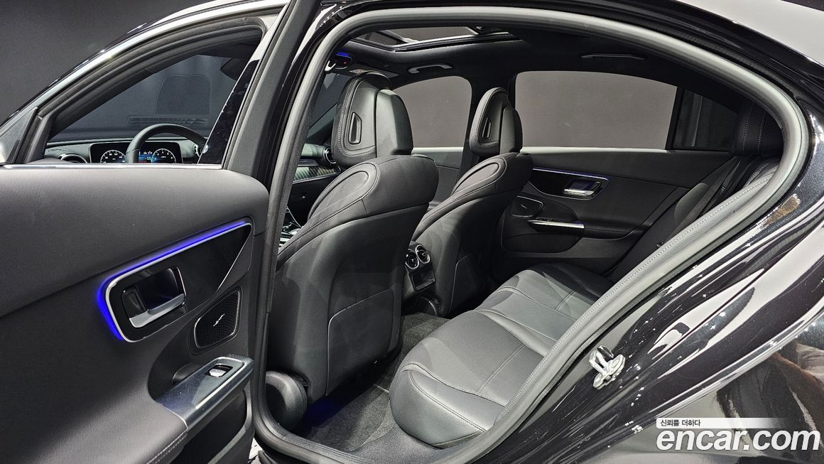 Mercedes-Benz C-Class 2024