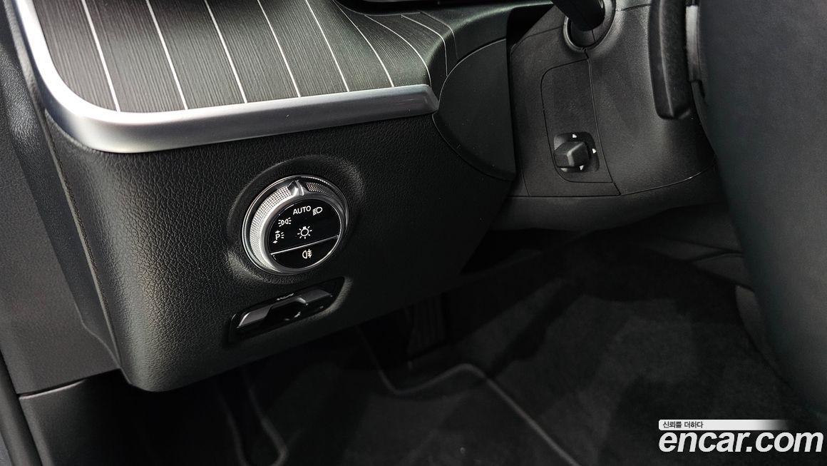 Mercedes-Benz C-Class 2024