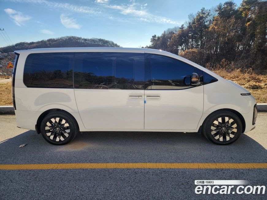 Hyundai Staria 2025