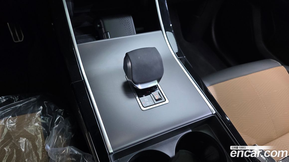 Land Rover Range Rover Velar 2025