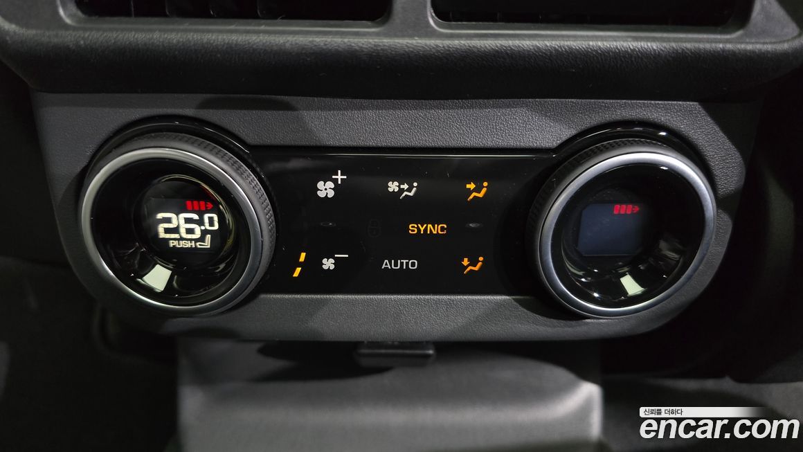 Land Rover Range Rover Velar 2025