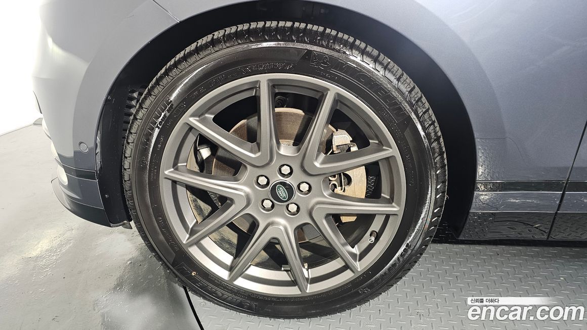 Land Rover Range Rover Velar 2025