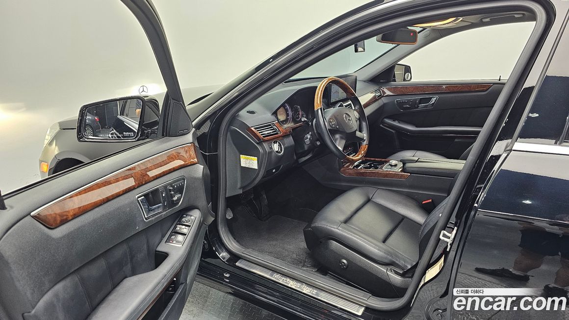 Mercedes-Benz E-Class 2011