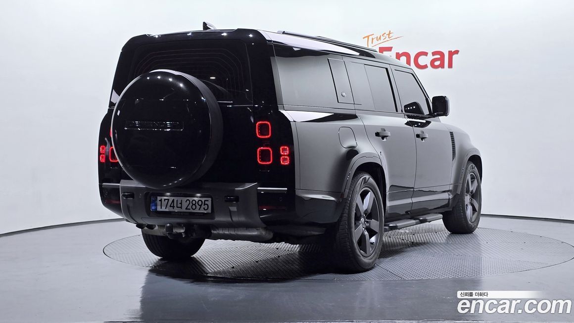 Land Rover Defender 2024