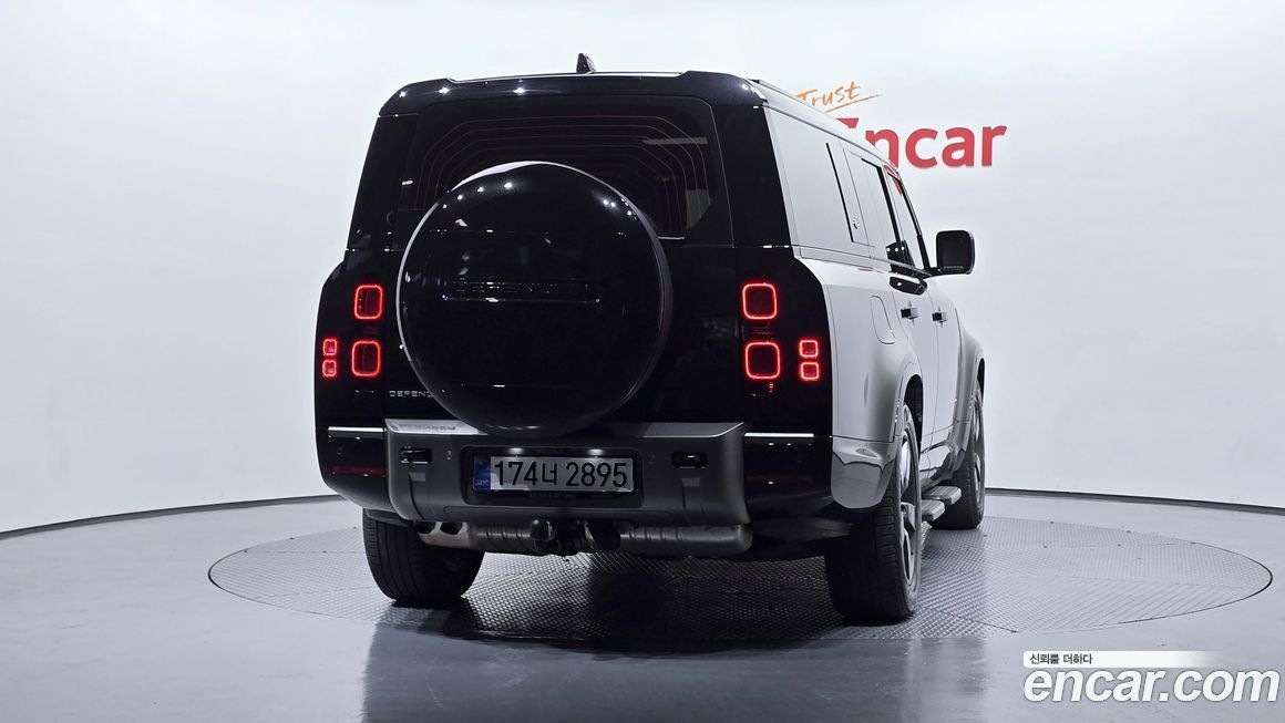 Land Rover Defender 2024