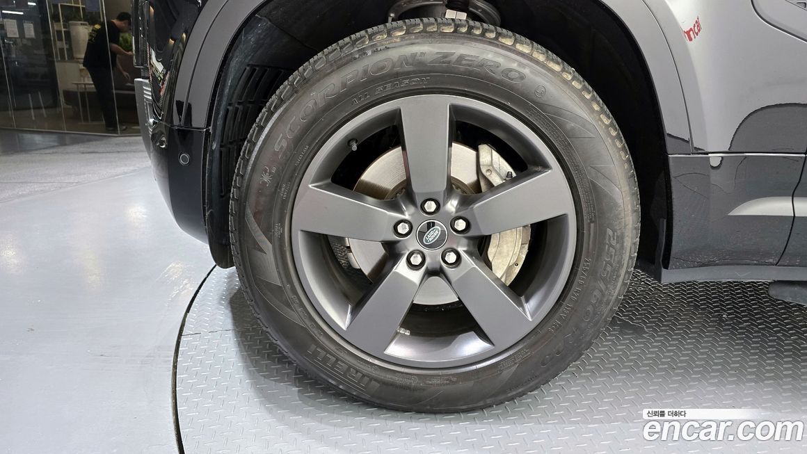 Land Rover Defender 2024