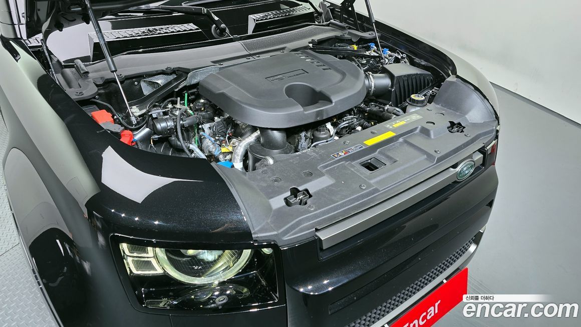 Land Rover Defender 2024